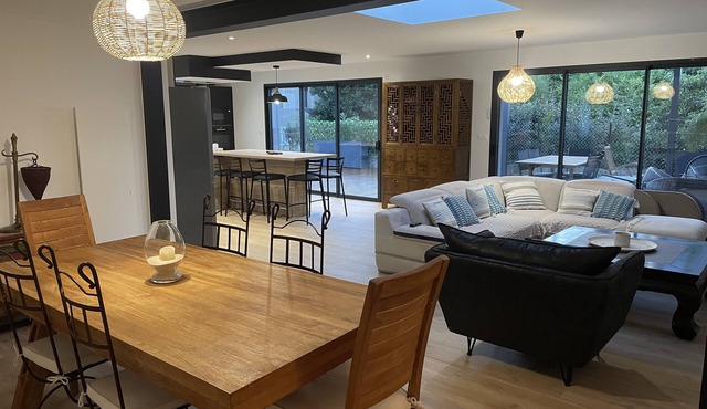 Spacious, bright villa close to the center and the beach