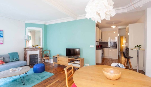 Spacious family apartment close to Eiffel Tower