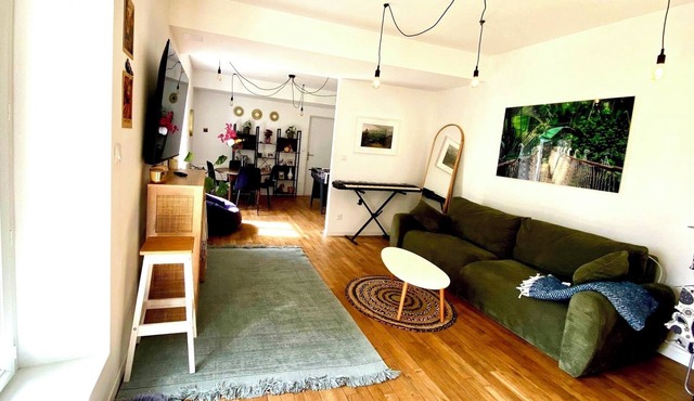 🏡 Spacious One-Bedroom Apartment Near Poitiers Train Station & Futuroscope