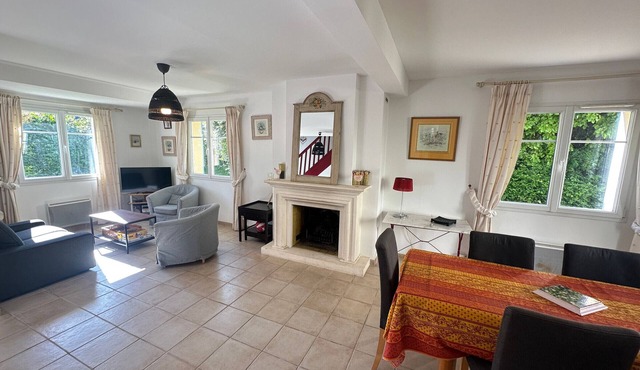 Spacious Villa Near Beach and Town Center with Large Private Garden