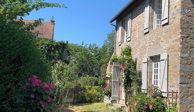 Stone house 10 minutes from the beach.