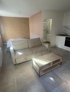 Studio 145 E