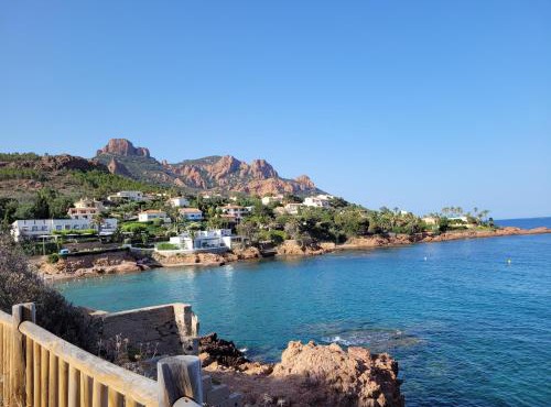 studio agay a 2 pas des plages in Saint-Raphaël