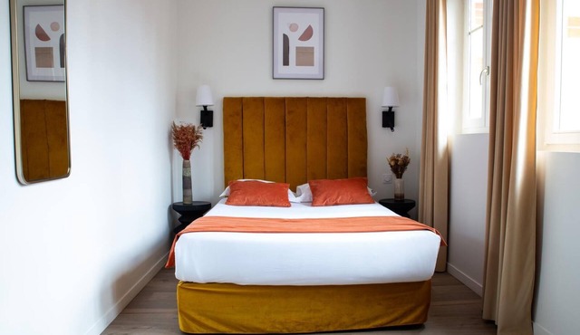 Studio Deluxe apartment with WiFi, AC in wonderful Levallois-Perret
