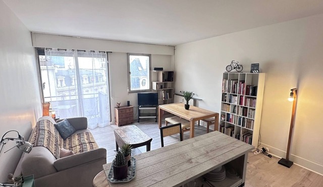 Studio near Champs-Elysées, facing Parc Monceau
