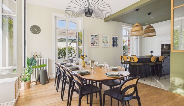 Stunning house for 10, garden, walk everywhere