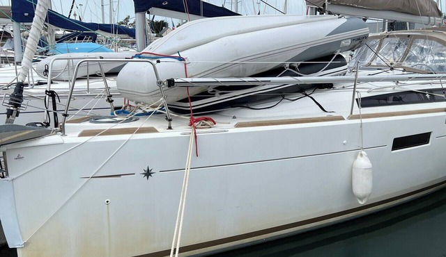 Sun-Kissed Sailing Adventure in Golfo de Morbihan, Brittany
