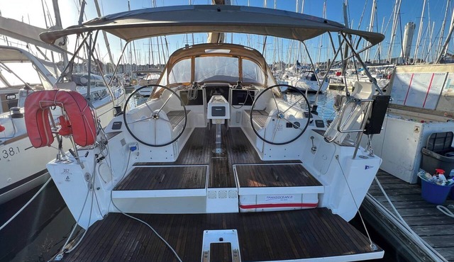 Sun-Kissed Sailing Adventure in Golfo de Morbihan, Brittany