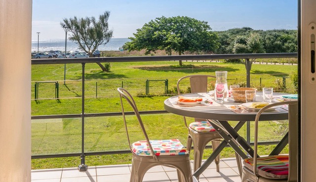 T3 Apt, terrace, parking, 50m beach, near shops