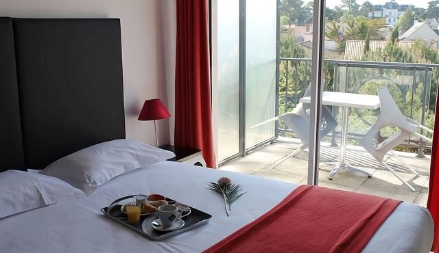Terrace Apt w/Pool Near La Baule Beach & Thalasso Center