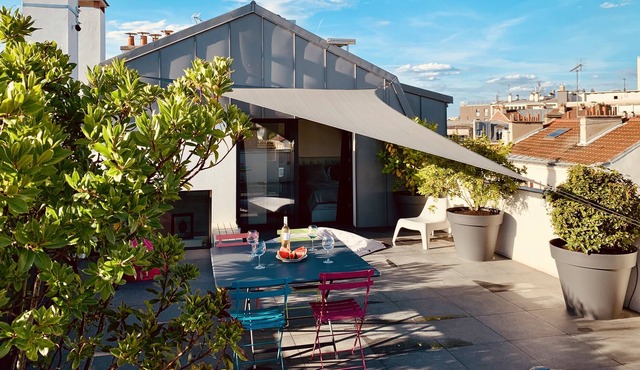 Top Floor Penthouse - 750 Square Foot Sunny Rooftop Terrace at the gate of Paris
