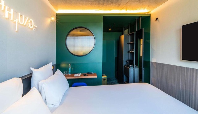 TRIBE Paris Clichy