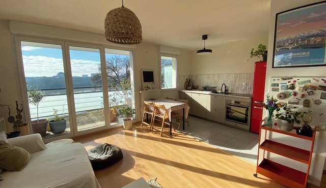Two-bedroom apartment with balcony