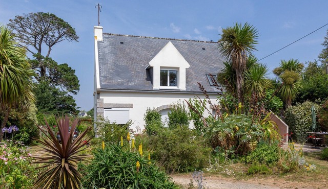 Ty Bleunioù – Seaside Escape with Private Terrace and Wi-Fi
