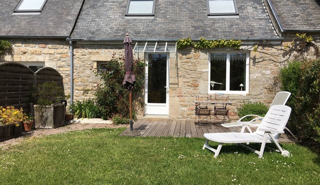 TY Yann Gîtes du Roi Arthur Renovated fisherman's cottage, 100m from the beach, quiet location