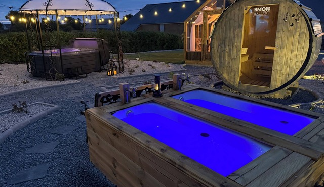 Unusual glass roof with jacuzzi & sauna | Marais du Cotentin