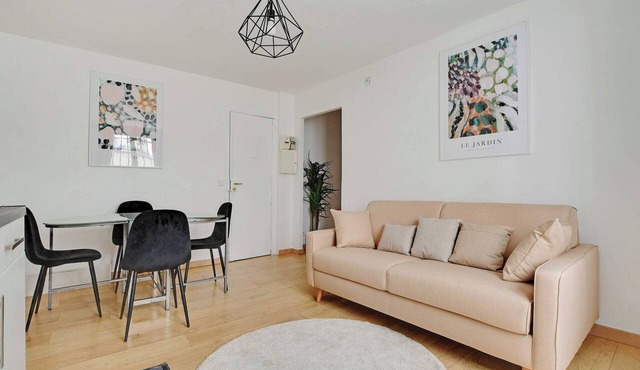 Urban Chic Apartment in Central Paris
