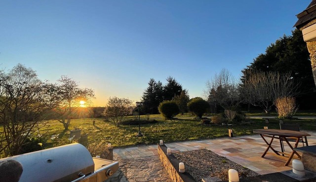 Vacation home 8 pers heated & covered swimming pool, private park, large parking lot
