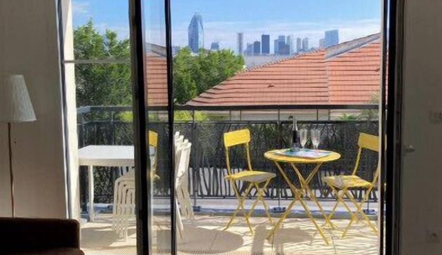 Very nice and quiet 38 m² in Suresnes with parking