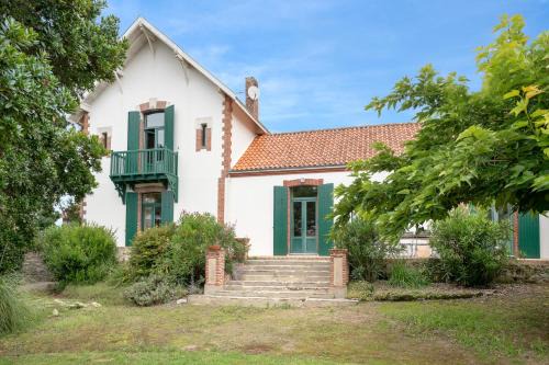 Villa à 200m de la mer, 12 adultes 1 enfant