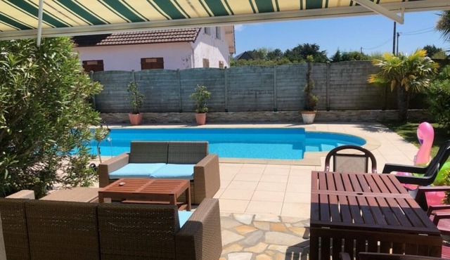 Villa 8 persons with swimming pool near the beach