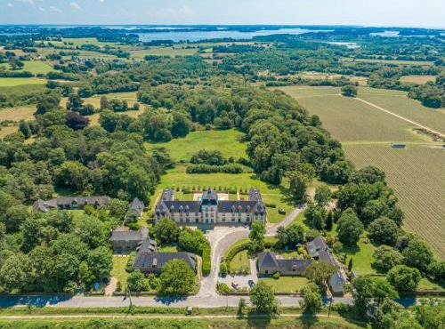 Villa Château De Kergonano- dans l'Orangerie-4 by Interhome