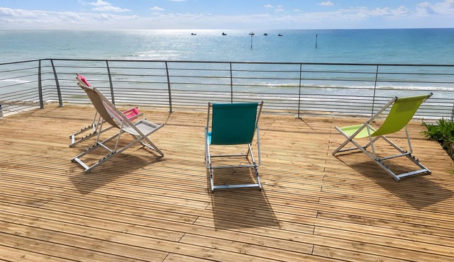 Villa "L'hermitage, Seafront" with Sea View, Private Terrace and Wi-Fi