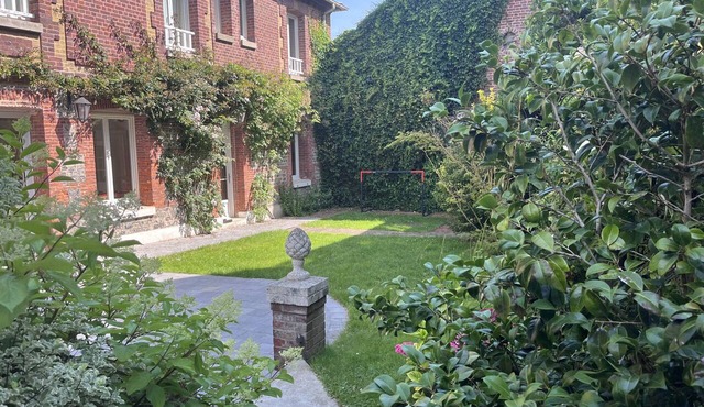 Villa Léonie, Steps from the beach, with your own private garden