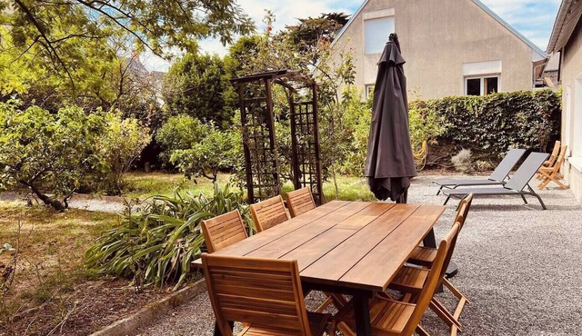 Villa Poussin 10P: Beach, Shops, and Enclosed Garden