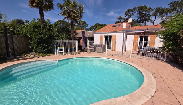 Villa with private pool - 7 guests