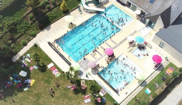 ZEcamping 3 étoiles animé piscine chauffée sauna hammam locatif TV BBQ 48m2