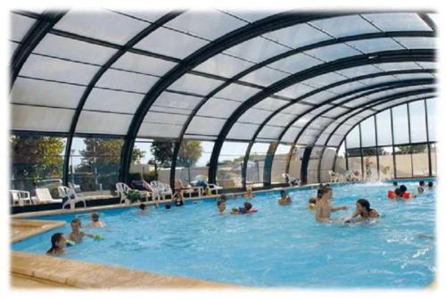 ZEcamping 3 étoiles pet friendly piscine couverte chauffée et soirées animées