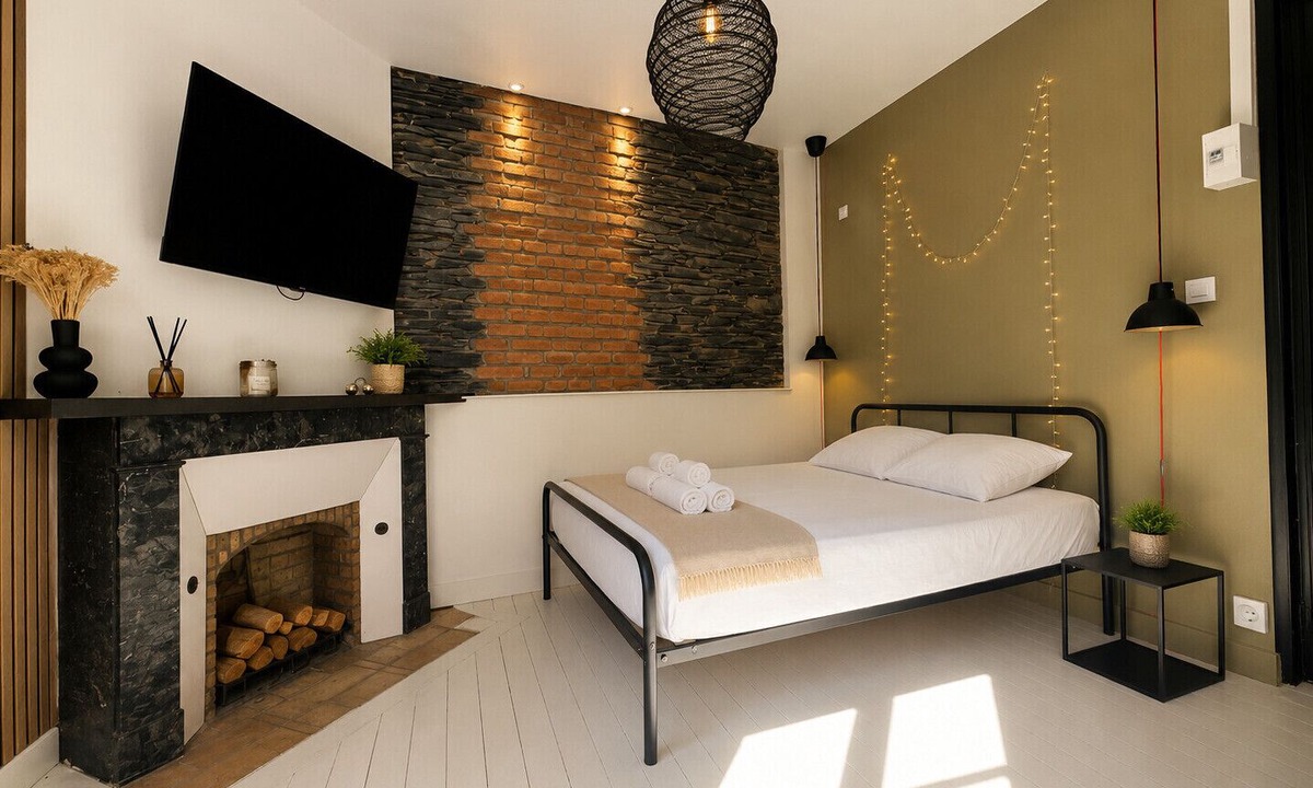Downtown Angers Apartment | Authentic Charm Studio in the Heart of the Maine Quays – 2 Guests