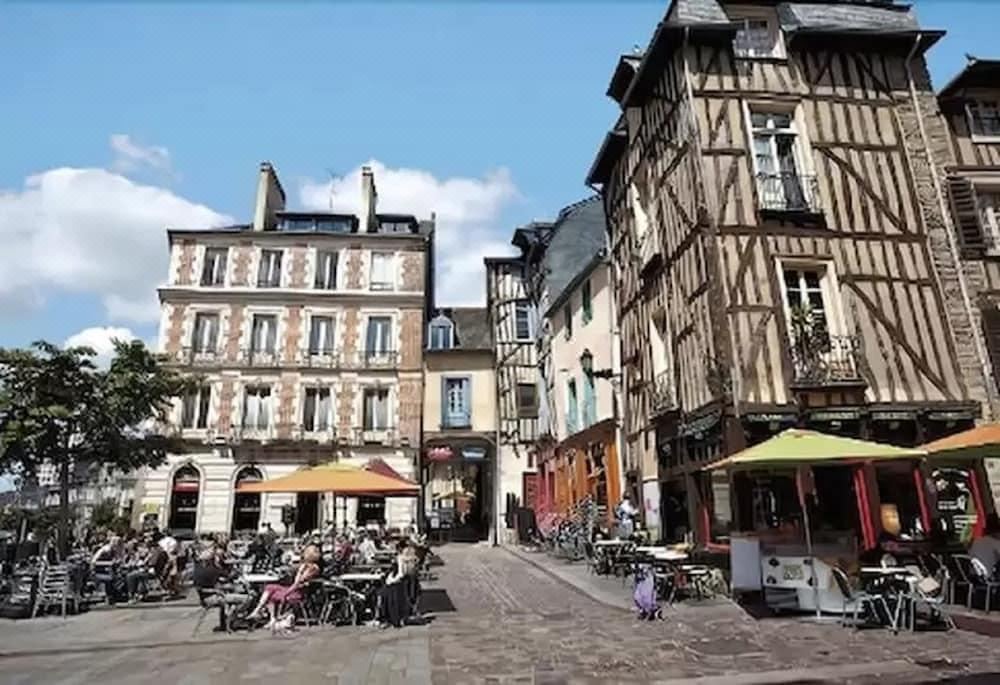 Photo of Buildings in Nord-Saint-Martin