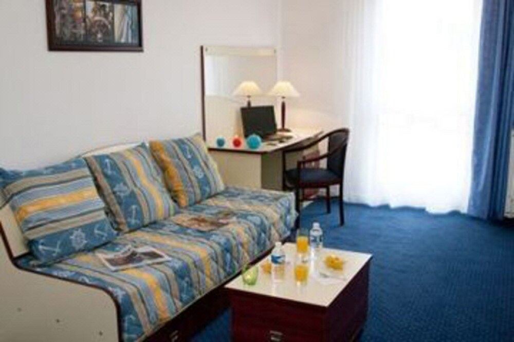 Photo of Bedroom in Nord-Saint-Martin