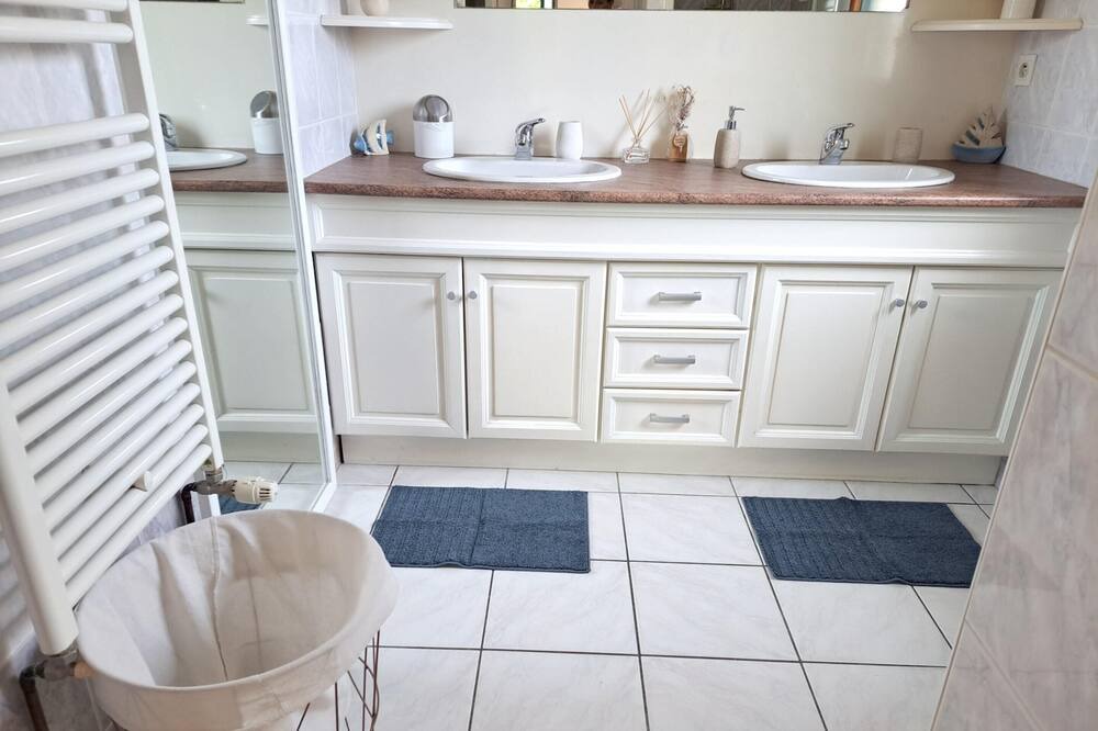 Photo of Bathroom in Saint-Meloir-des-Ondes