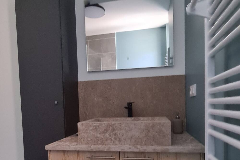 Photo of Bathroom in Falaise
