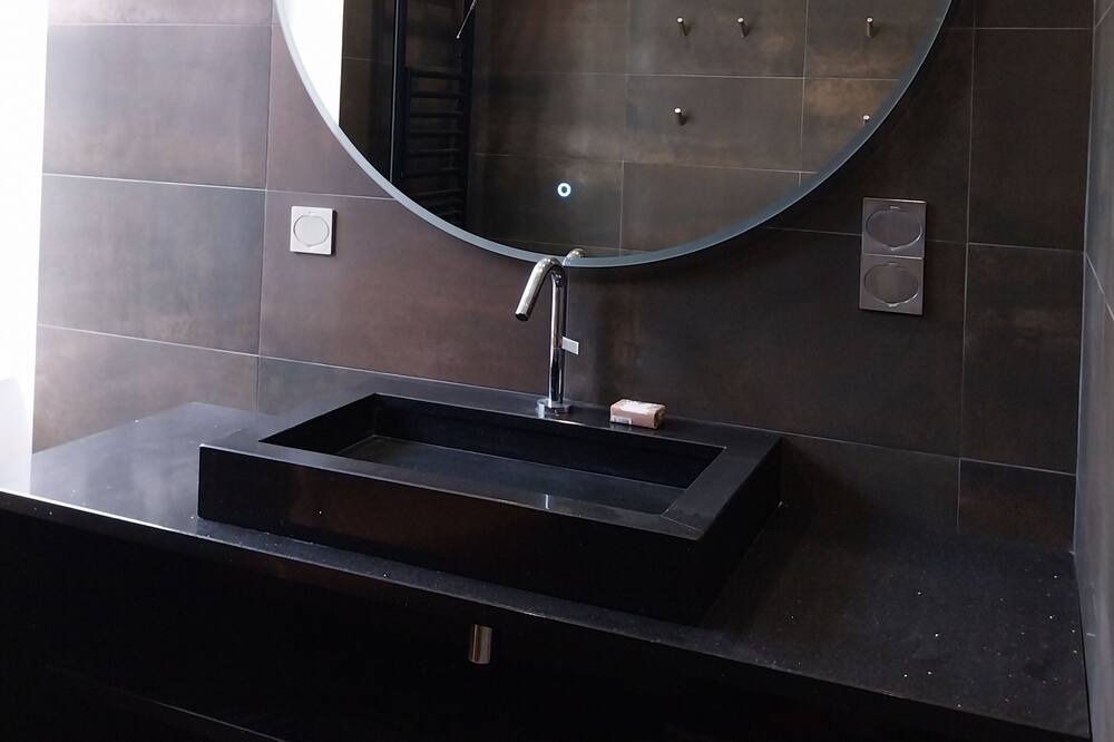 Photo of Bathroom in Dol-de-Bretagne