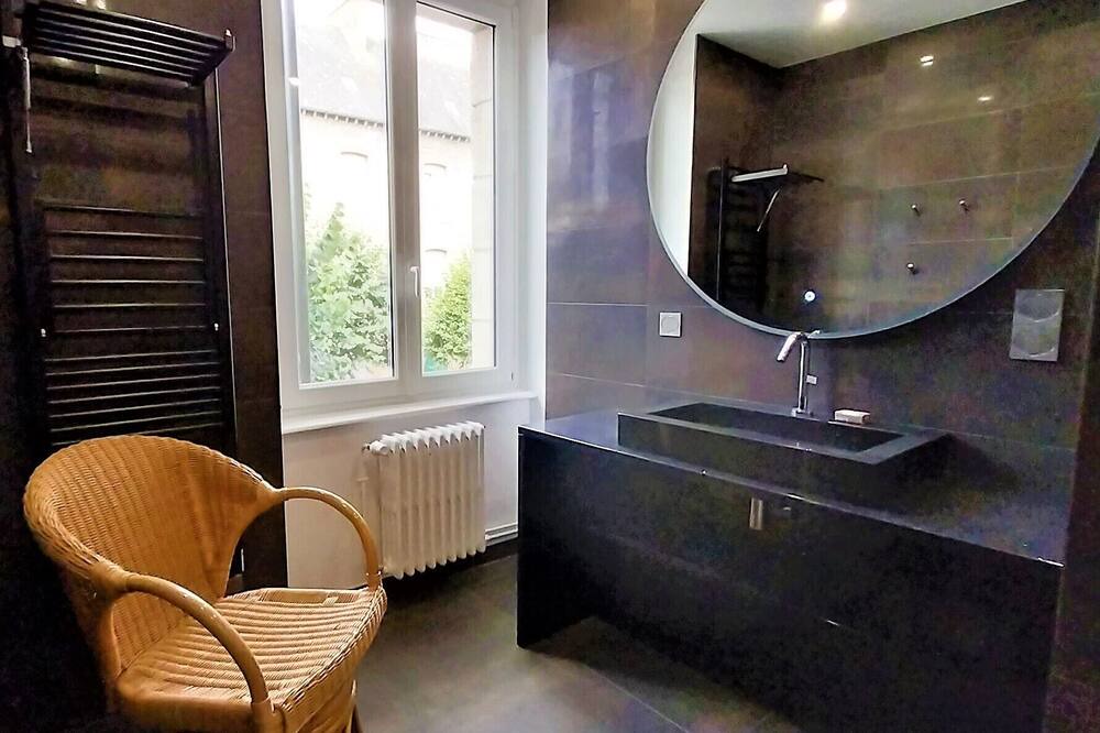 Photo of Bathroom in Dol-de-Bretagne