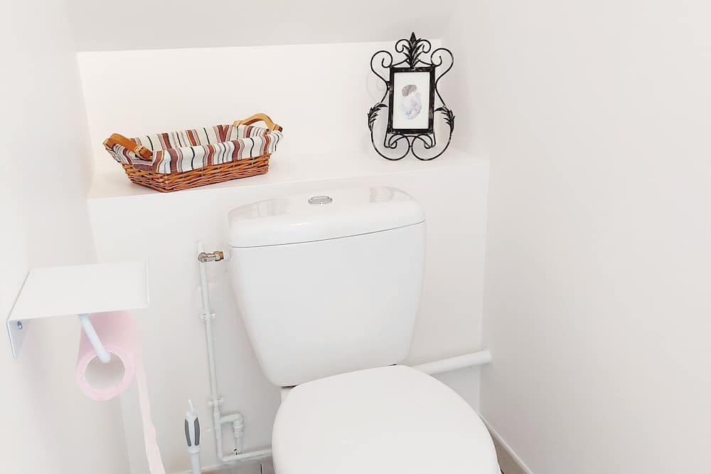 Photo of Bathroom in Saint-Georges-le-Flechard