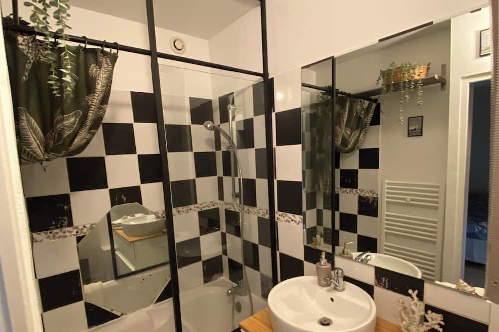 Photo of Bathroom in Republique - Les Ponts