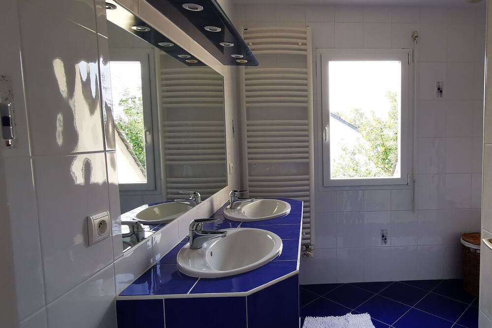 Photo of Bathroom in Breville-sur-Mer