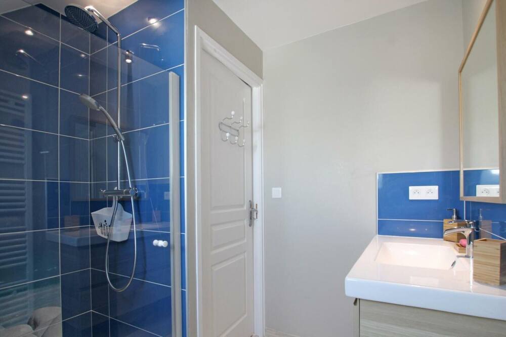 Photo of Bathroom in Blainville-sur-Mer