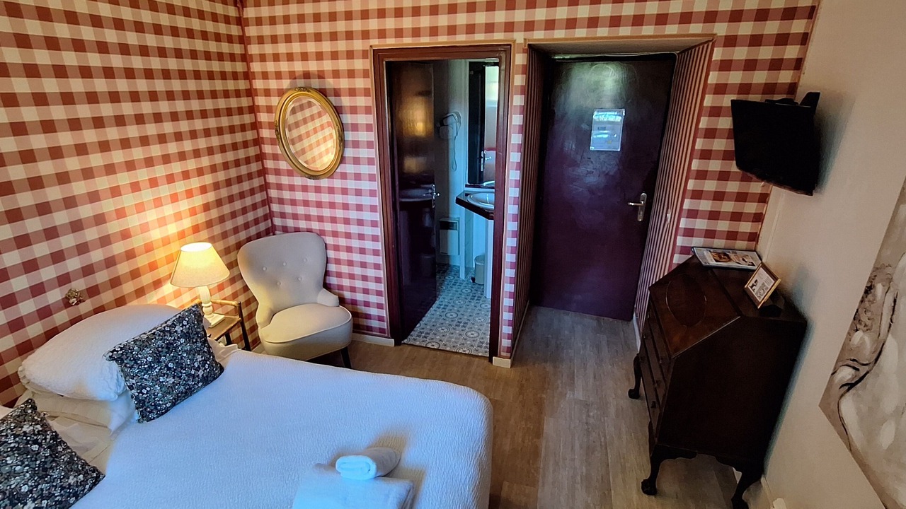 Photo of Bedroom in Minihy-Treguier