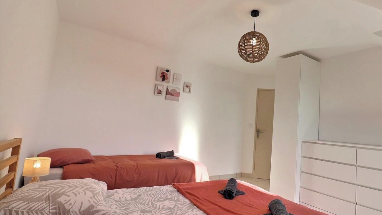 Photo of Bedroom in Baulon