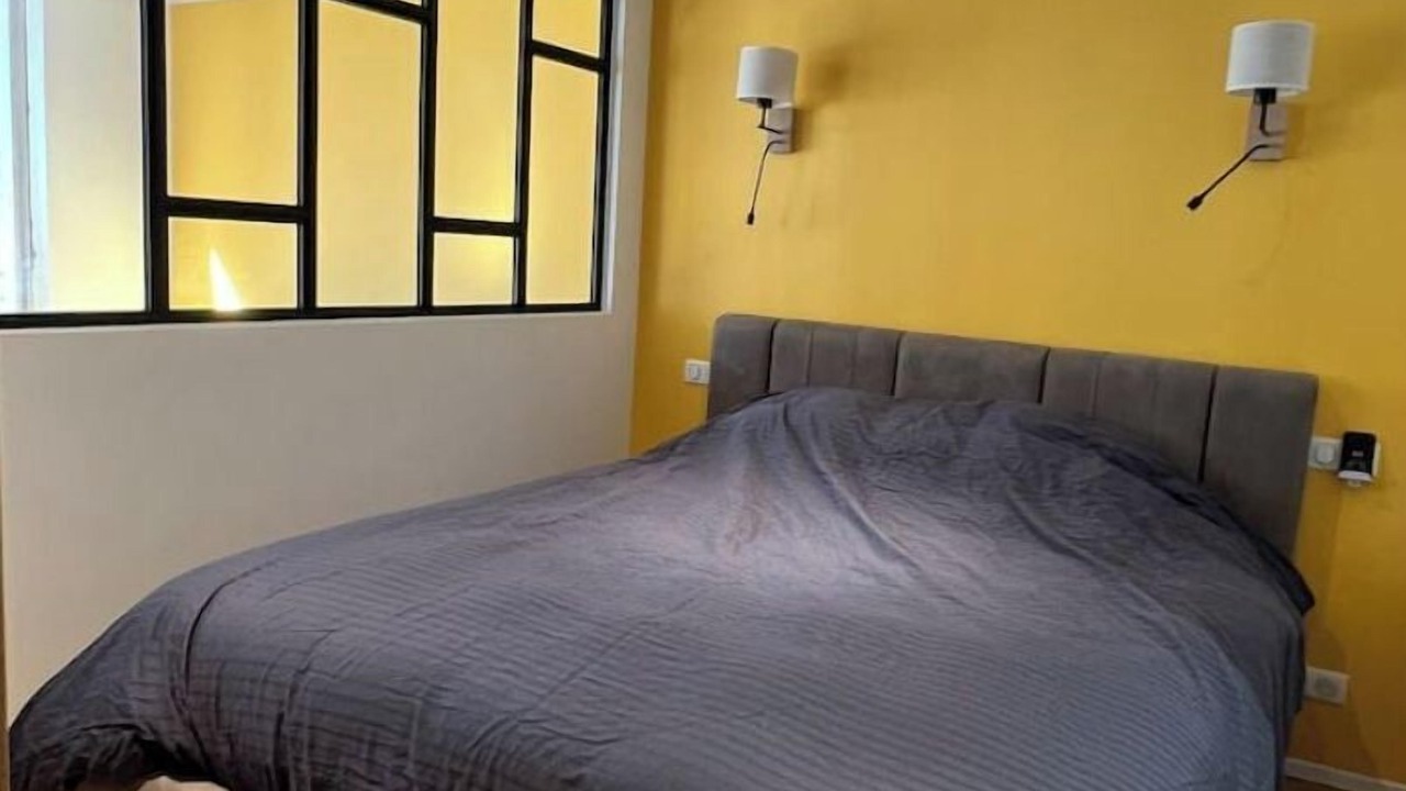 Photo of Bedroom in Graslin - Commerce
