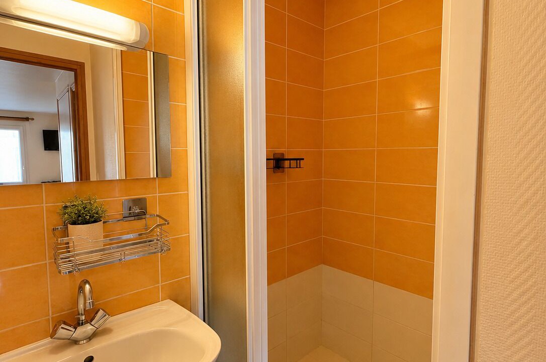 Photo of Bathroom in Saint-Coulomb