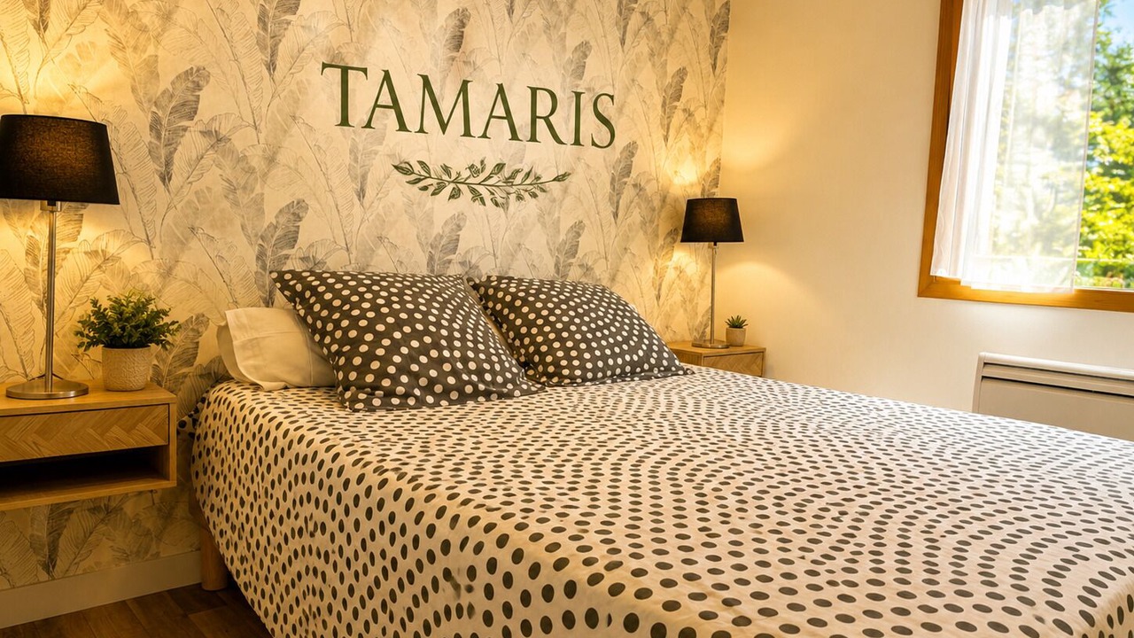 Photo of Bedroom in Saint-Coulomb
