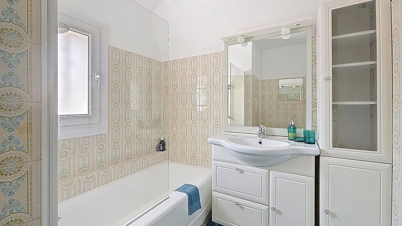 Photo of Bathroom in Bernieres-sur-Mer