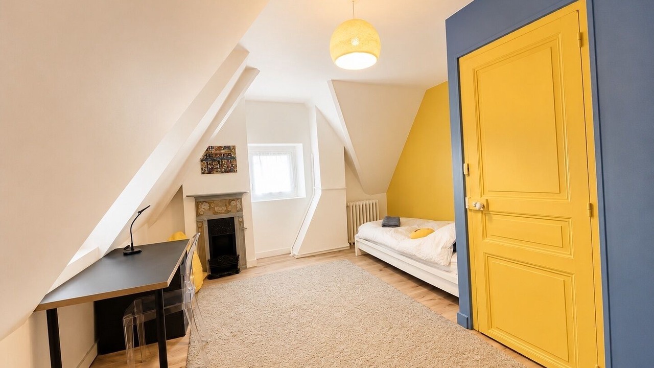 Photo of Bedroom in Saint-Remy-les-Chevreuse